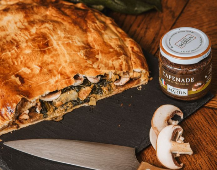 Recipe for autumnal pie with black tapenade