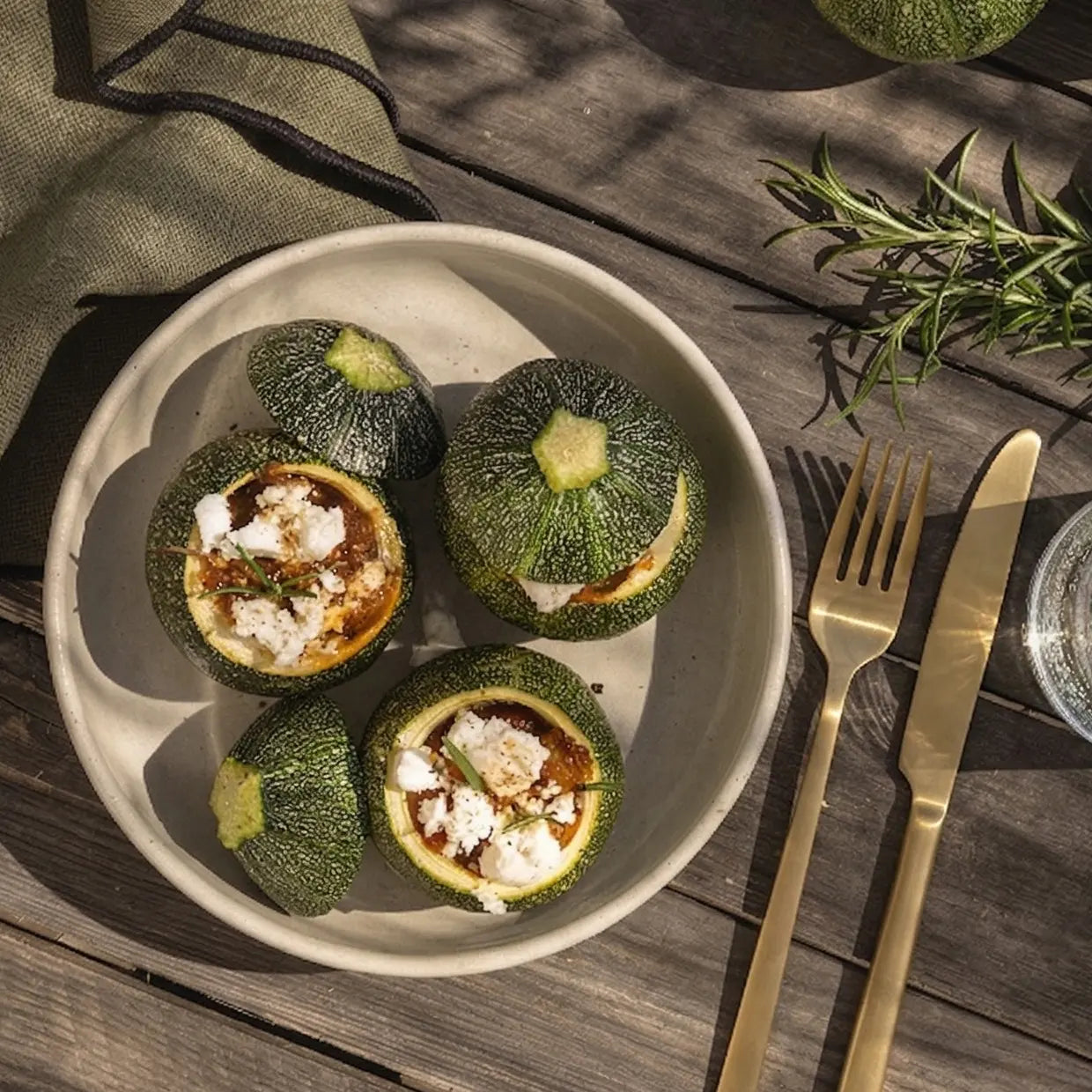 mini-courgettes farcies à l'aubergine et fêta