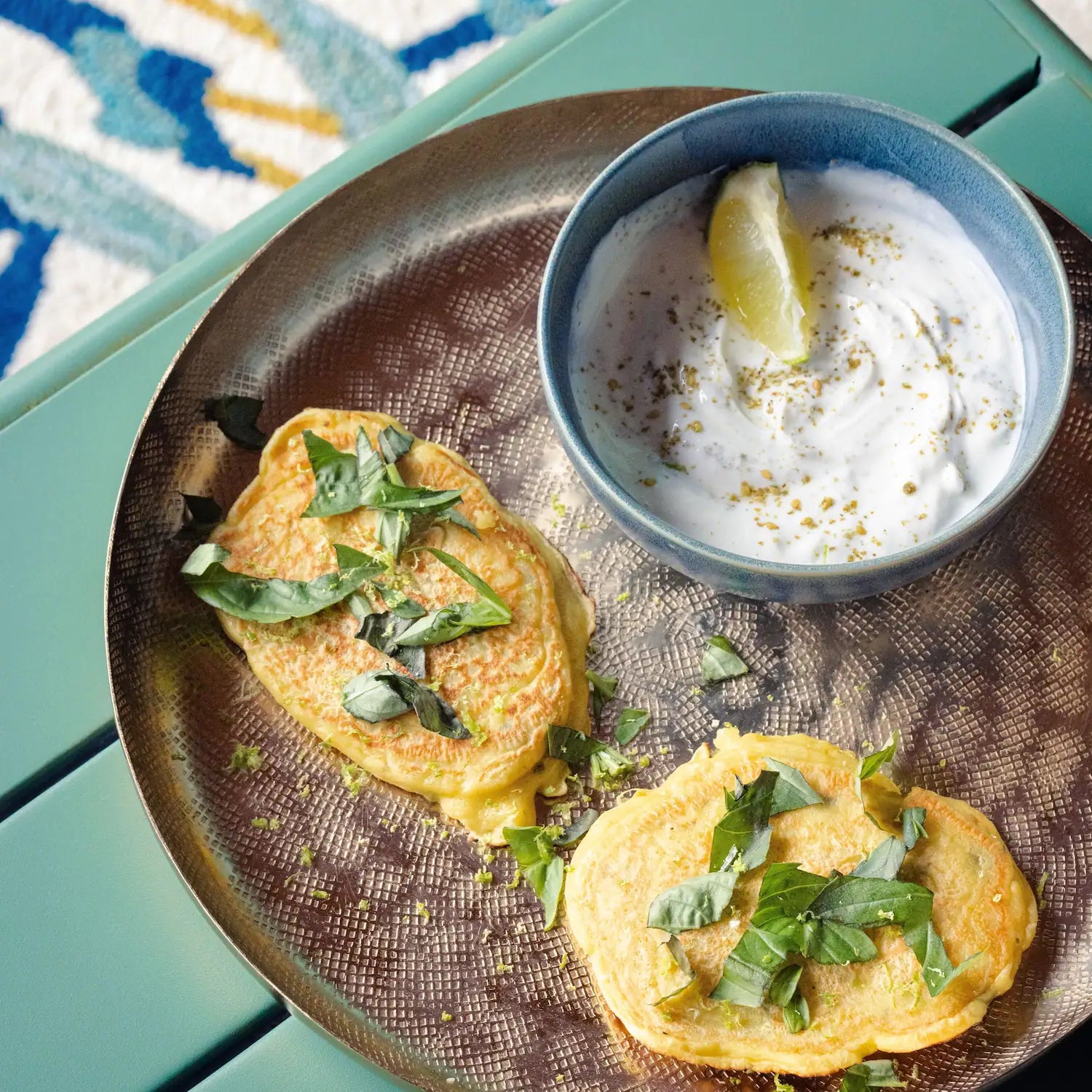 pancakes de courgette et sa sauce au yaourt