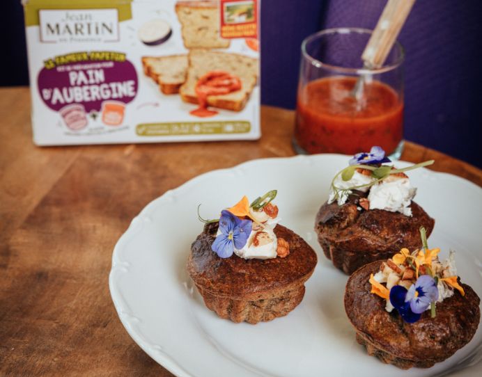 Recette de muffins à l’aubergine, chèvre frais et noisettes