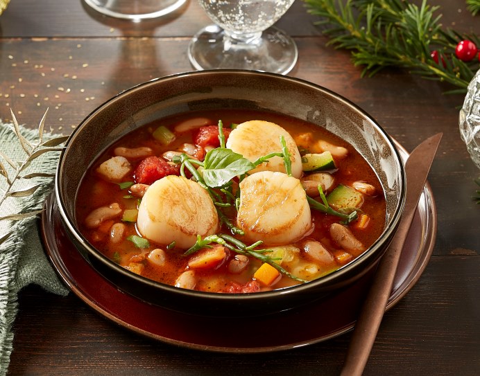 Pistou soup with roasted scallops