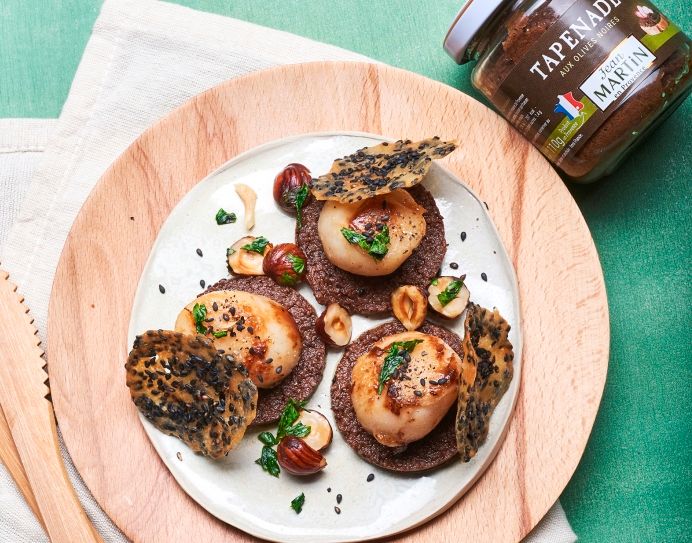 Pan-fried scallops on a bed of black tapenade Jean Martin