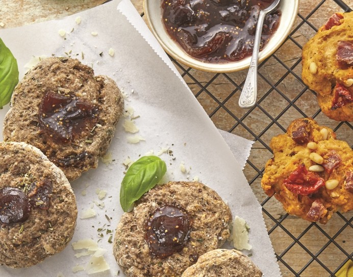 Recipe for savory cookies with black tapenade