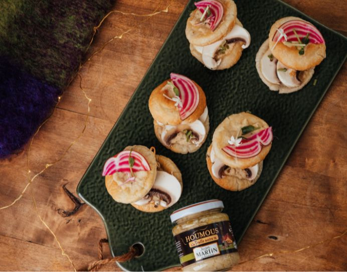 Recette de mini-feuilletés aux champignons et houmous à la truffe