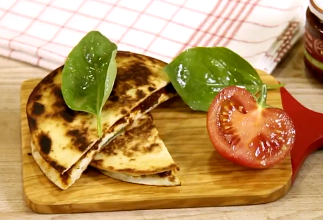 TORTILLAS WITH DRIED TOMATO CREAM